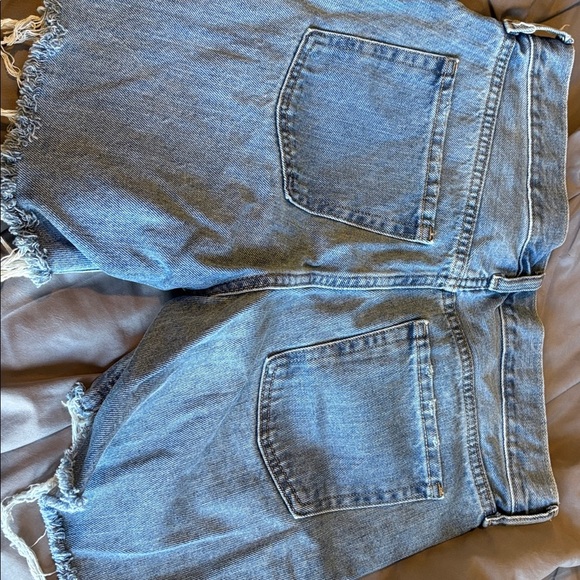Old Navy High-Rise Jean shorts - Picture 3 of 7